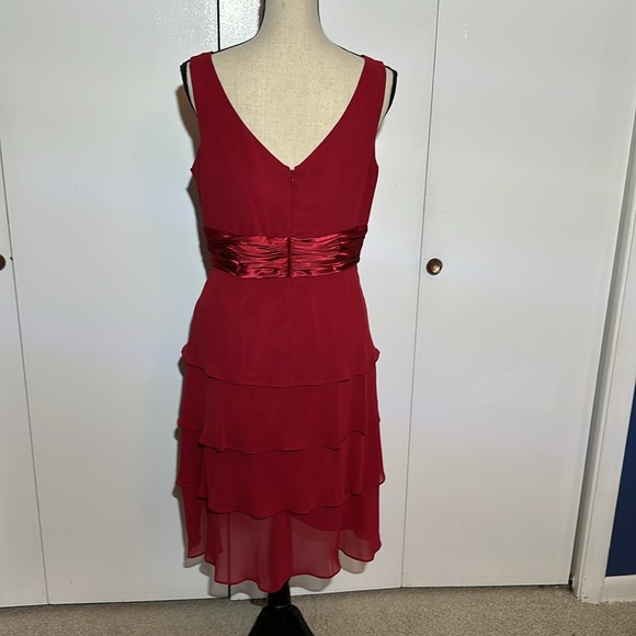 Red Tiered Ruffled V-Neck Cocktail Dress - Picture 2 of 2